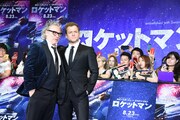左からデクスター・フレッチャー、タロン・エジャトン。
