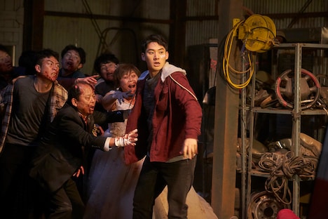 「感染家族」新場面写真