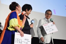 宝田明（右）の「この夏、キャストと一緒に挑戦したいこと」に爆笑するやしろ優（左）と三浦貴大（中央）。