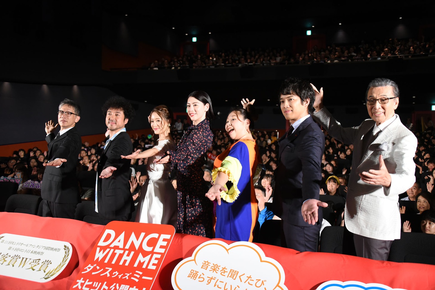 「ダンスウィズミー」初日舞台挨拶の様子。