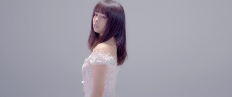 桜井日奈子「花と毒薬」ミュージックビデオより。
