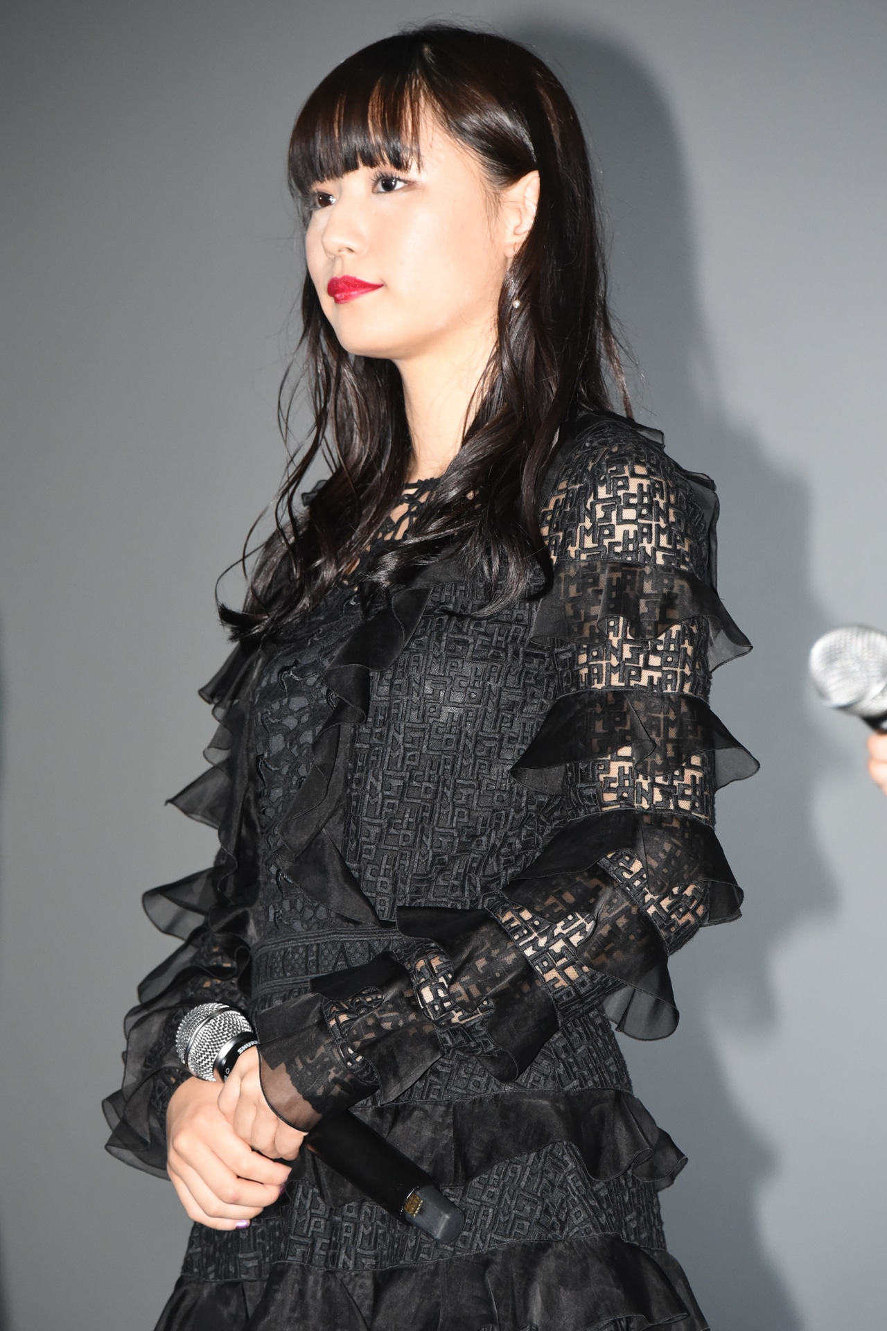 浅川梨奈