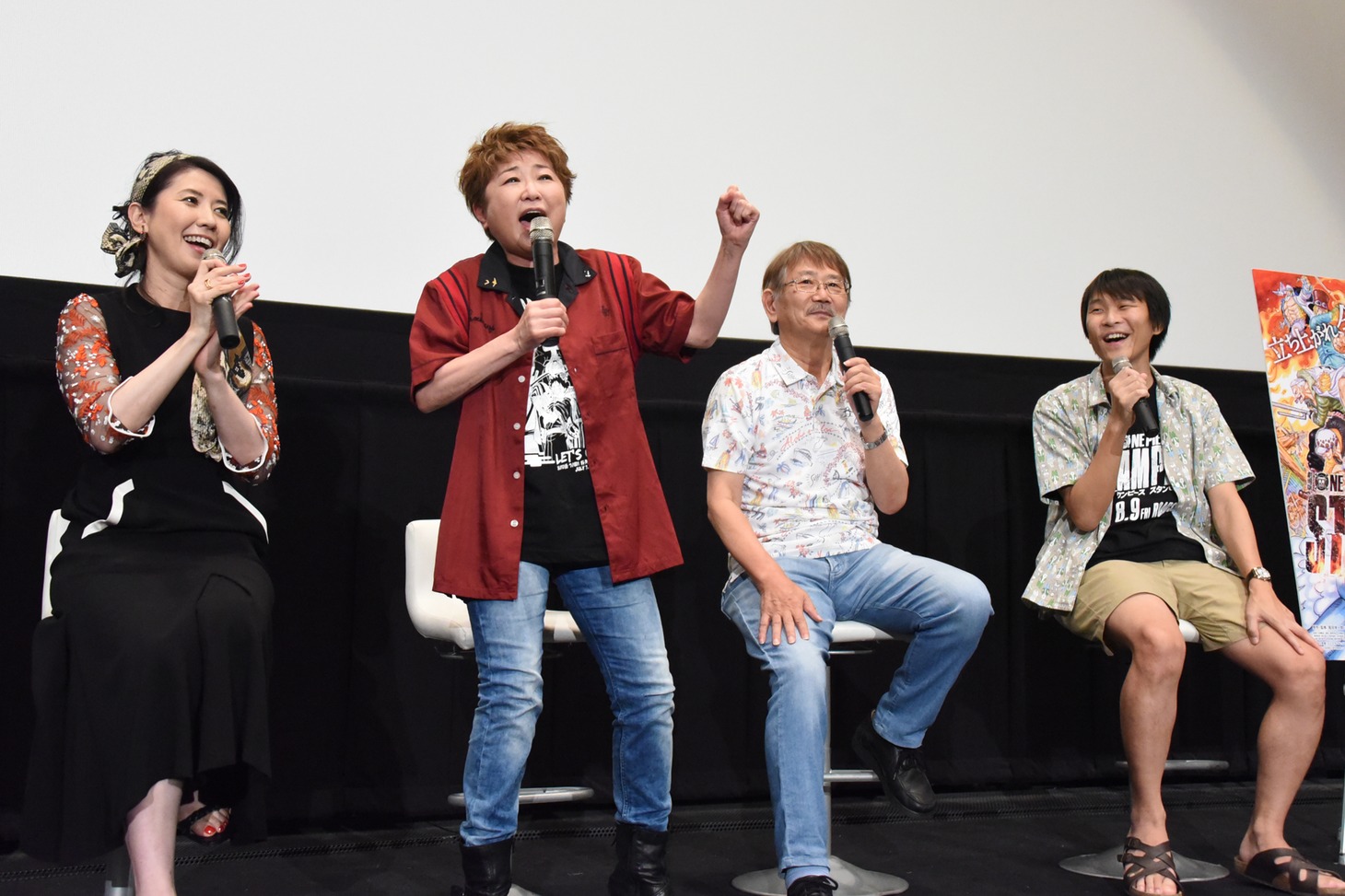 「ウィーアー！」を熱唱する田中真弓（中央左）。