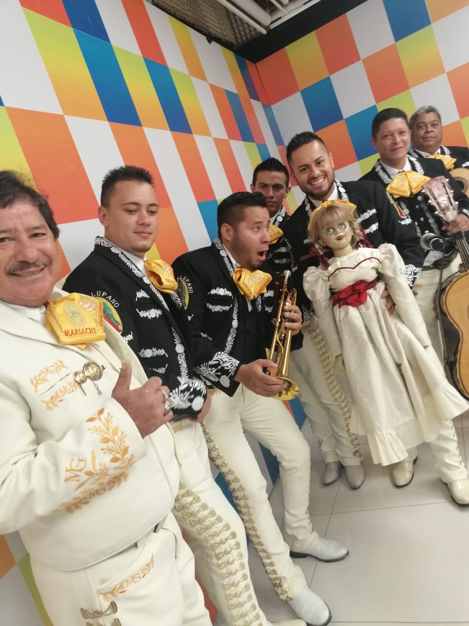 メキシコのマリアッチとアナベル。