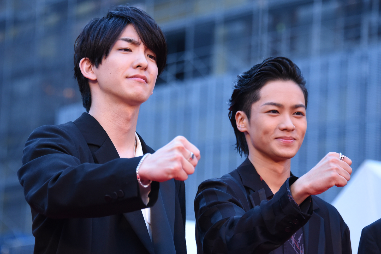 左から前田公輝、川村壱馬。