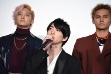 前田公輝（手前）