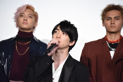 前田公輝（手前）