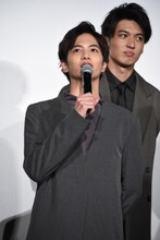 志尊淳（手前）