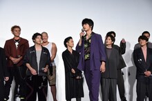 「（MCの）顔が見えないので、前に出ていいですか？」と言って前に進み出た神尾楓珠（中央手前）。