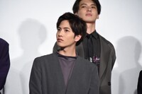 志尊淳（手前）