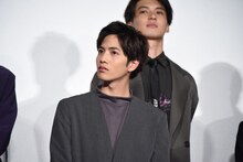 志尊淳（手前）