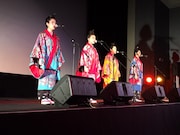 8月18日に沖縄・桜坂劇場で行われたネーネーズのイベントの様子。