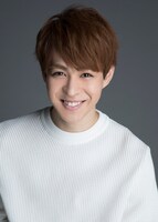 舞台挨拶に登壇する西銘駿。