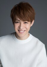 舞台挨拶に登壇する西銘駿。