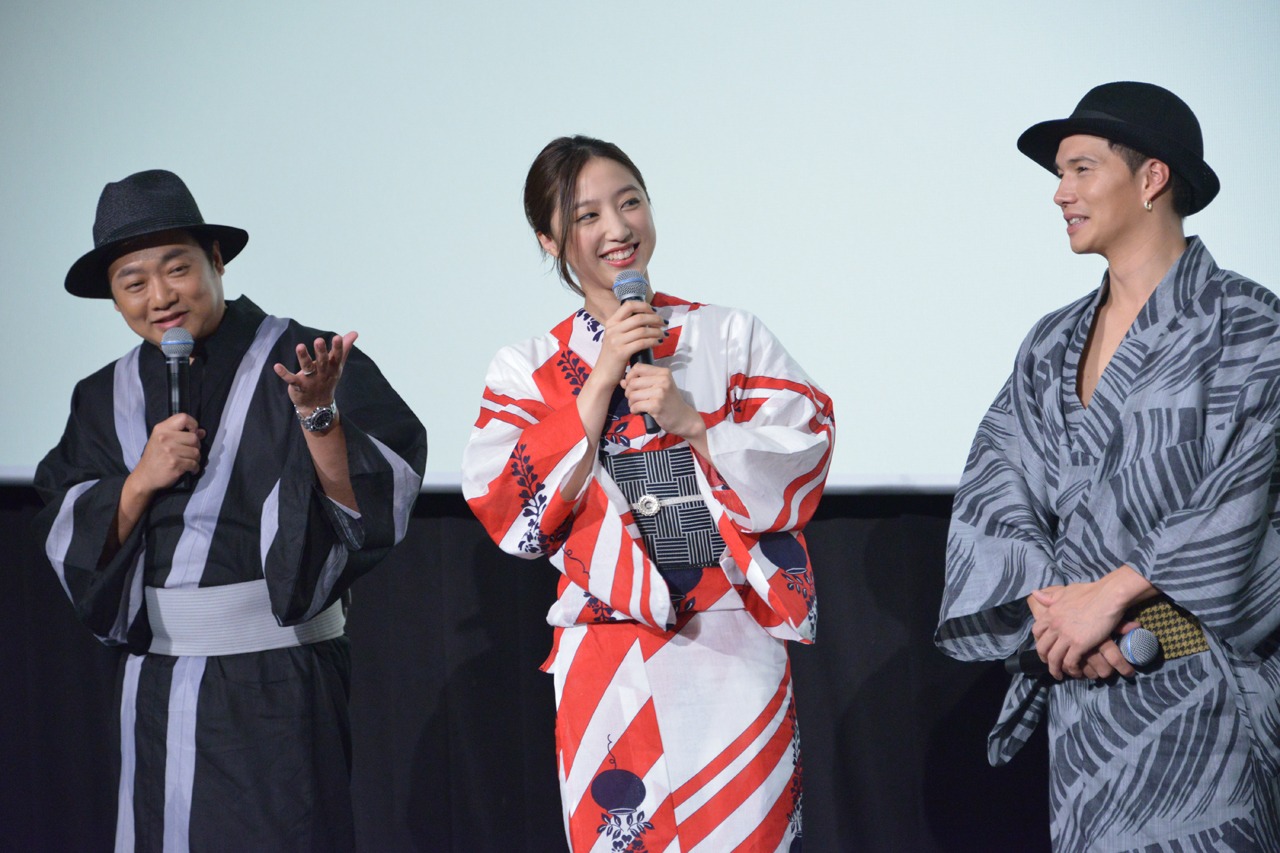 「3人の信長」完成披露舞台挨拶の様子。
