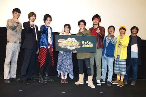 「ビルド NEW WORLD 仮面ライダーグリス」完成披露舞台挨拶の様子。