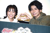 左から高田夏帆、武田航平。