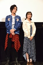 左から赤楚衛二、高田夏帆。