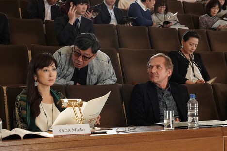 「蜜蜂と遠雷」