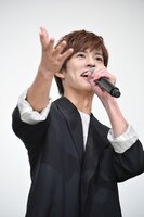 「祝え！ 今日は俺の誕生日だ！」と挨拶する奥野壮。