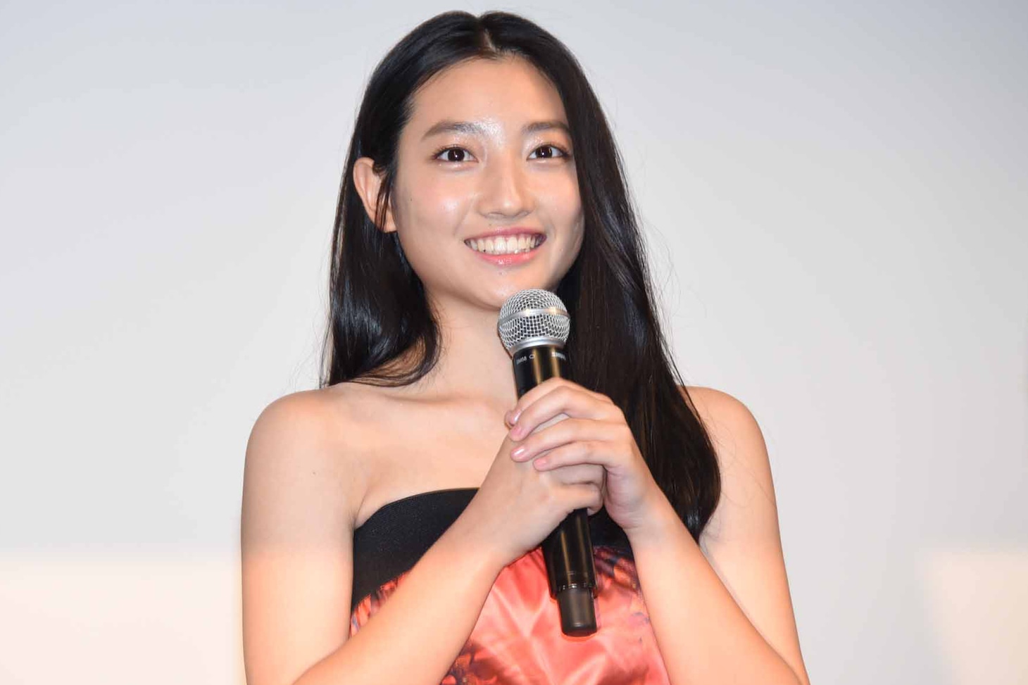 川島鈴遥
