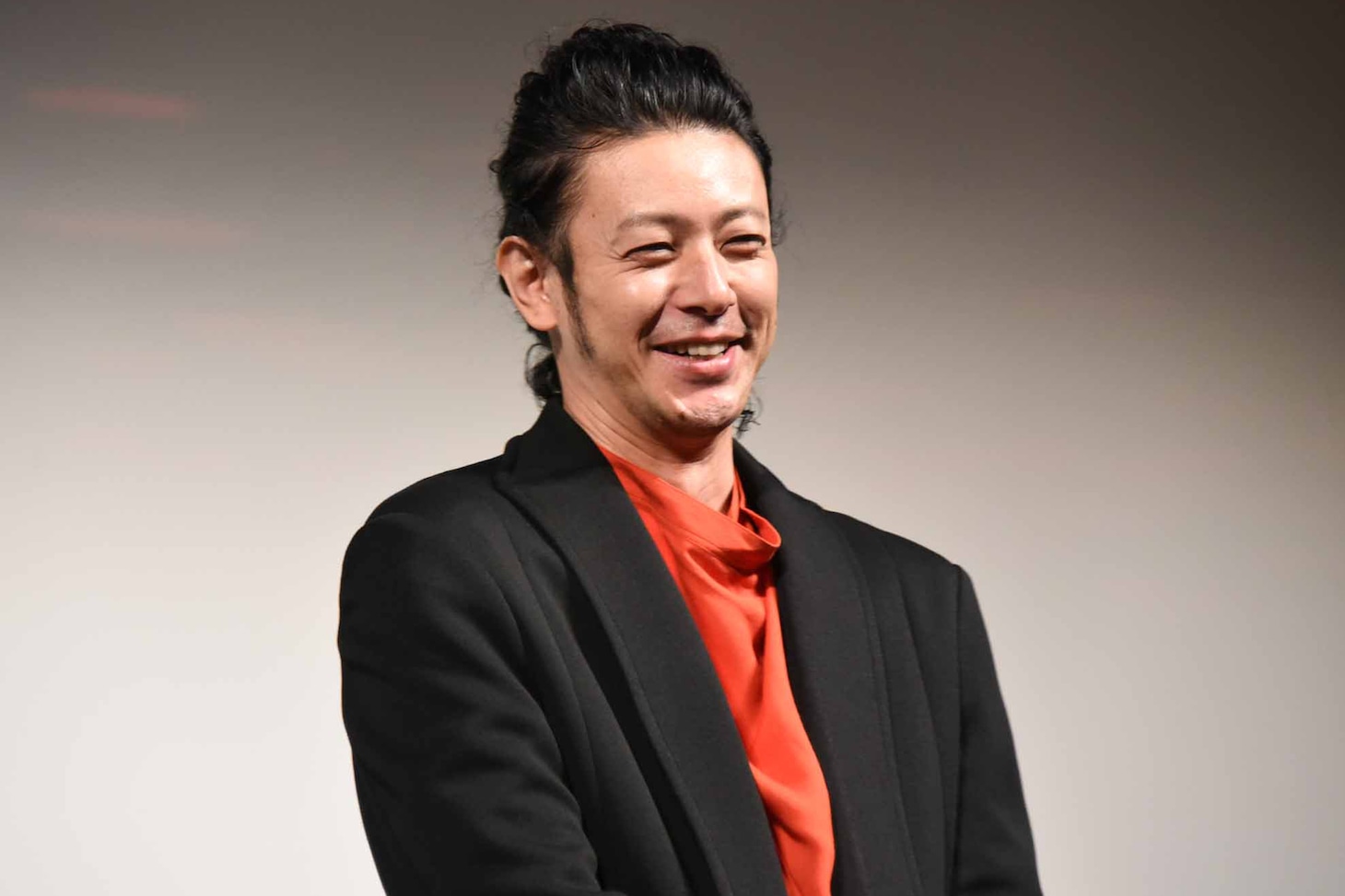 柄本明の言葉を受け、笑うしかない様子のオダギリジョー。