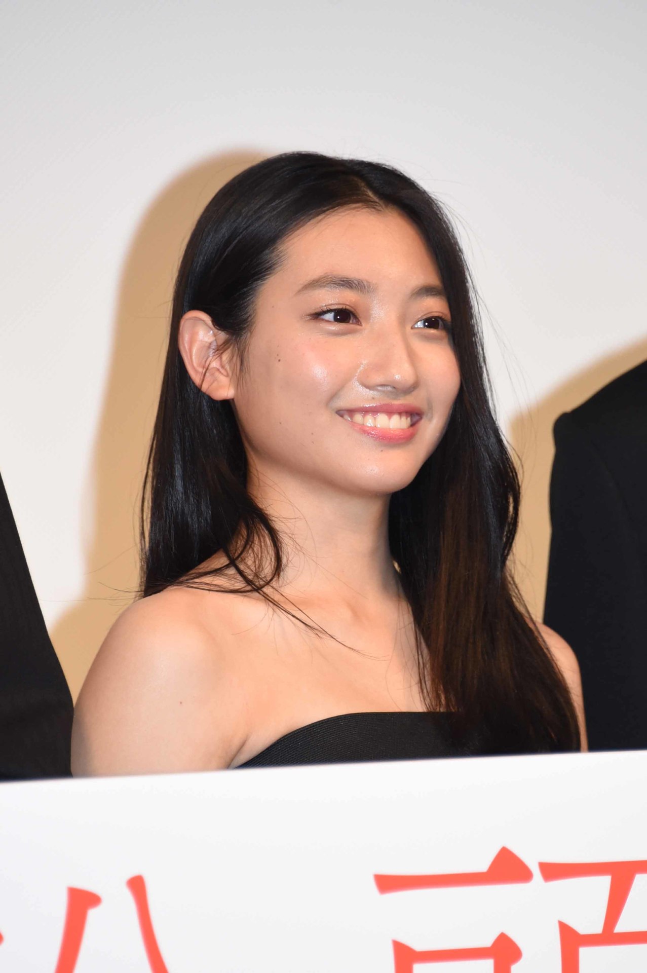 川島鈴遥