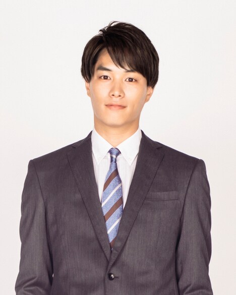 鈴木伸之演じる加瀬侑人。