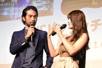 左から阿部進之介、馬場ふみか。