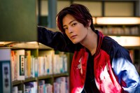 原田優作役の塩野瑛久。