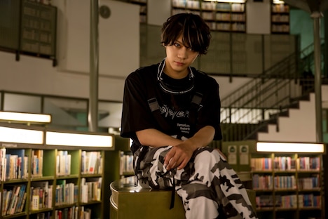 城江公人役の佐藤流司。