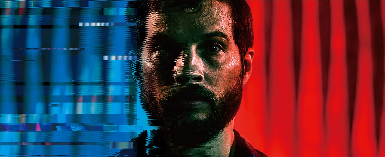 AIの力で超人になった全身まひの男を描く「アップグレード」新写真13点解禁