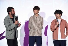 「スタートアップ・ガールズ」完成披露上映会の様子。左からグラント・ニコラス、喜多建介、後藤正文。