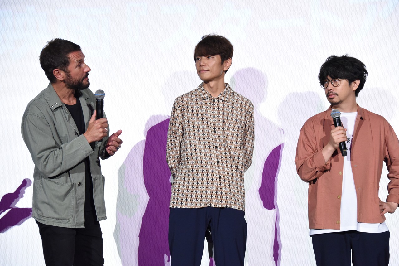 映画「スタートアップ・ガールズ」完成披露上映会の様子。左からグラント・ニコラス、喜多建介、後藤正文。