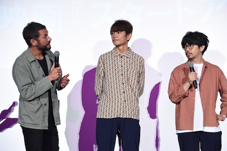 「スタートアップ・ガールズ」完成披露上映会の様子。左からグラント・ニコラス、喜多建介、後藤正文。