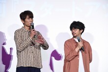 左から喜多建介、後藤正文。