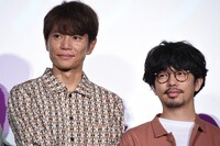 左から喜多建介、後藤正文。