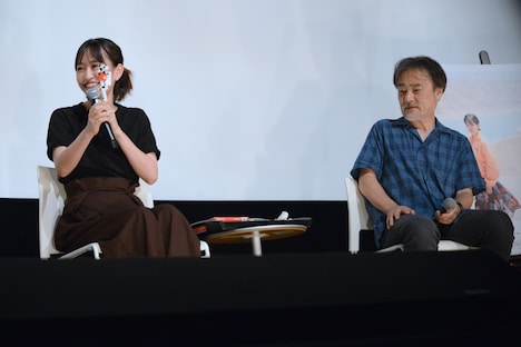 「旅のおわり世界のはじまり」トークイベントの様子。左から前田敦子、黒沢清。