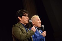 客席に星野源を見つけるずん飯尾（左）とキャイ～ンウド鈴木（右）。