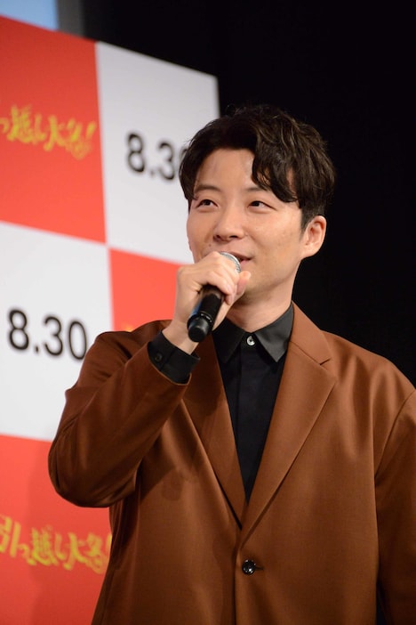 サプライズ登壇した星野源。