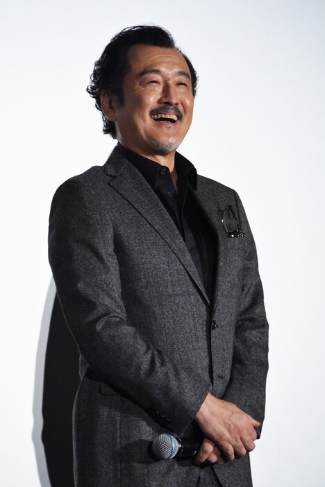 会場のあちこちから「部長ー!」という声が飛び、笑顔を見せる吉田鋼太郎。