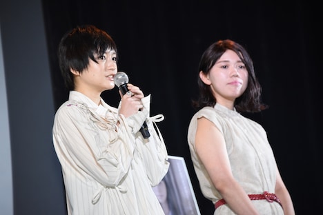 左から萩原みのり、高橋名月。