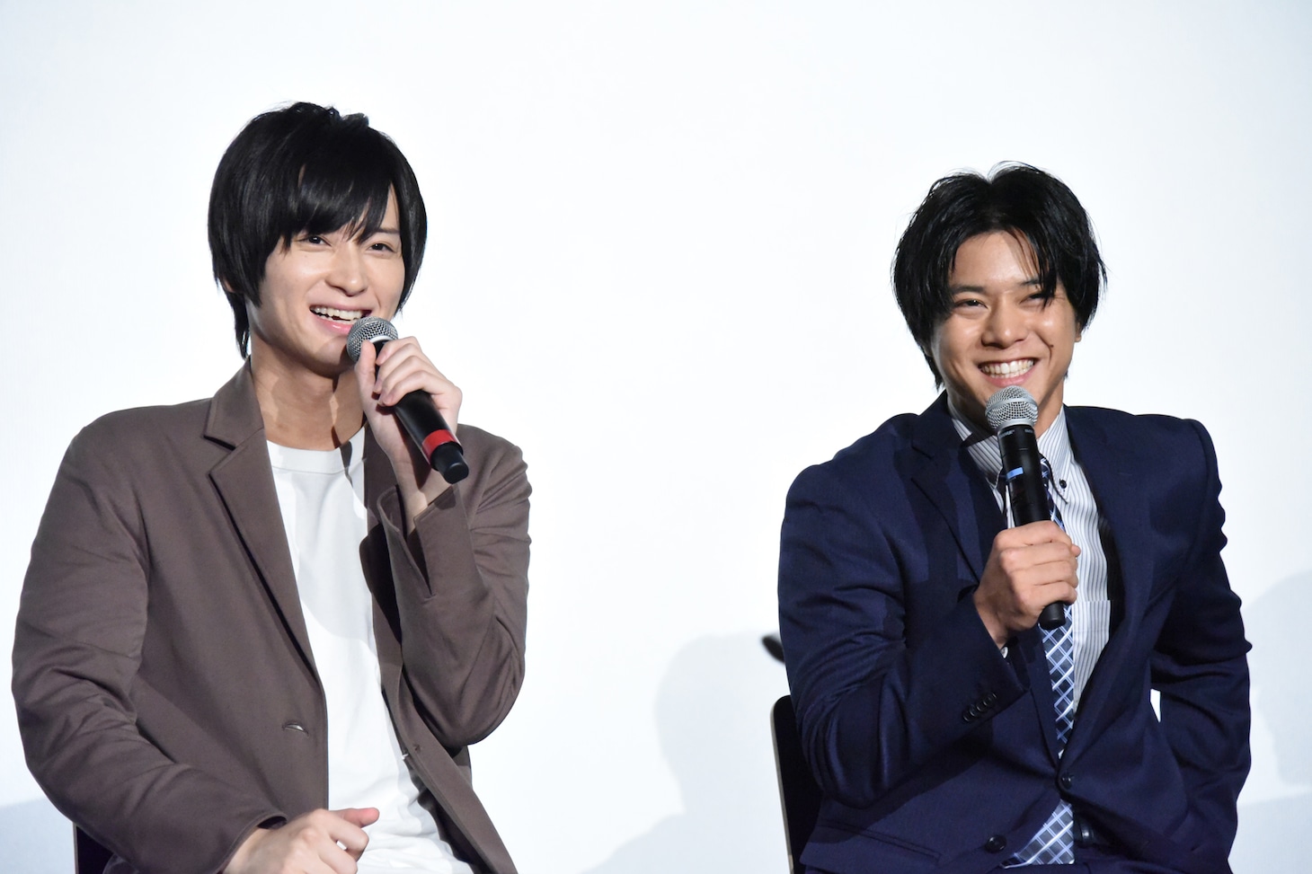 左から荒牧慶彦、石原壮馬。