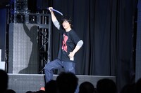 演舞を行う笠原紳司。