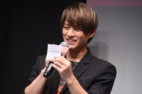 「やばみざわ」というワードを読み上げる平野紫耀。