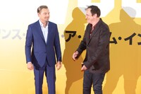 左からレオナルド・ディカプリオ、クエンティン・タランティーノ。