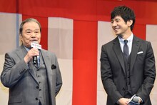 左から西田敏行、西島秀俊。