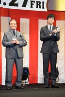 左から西田敏行、西島秀俊。