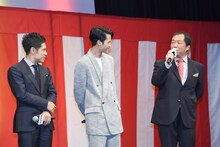 左から伊藤淳史、葉山奨之、木村ひさし。