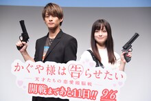 左から平野紫耀、橋本環奈。